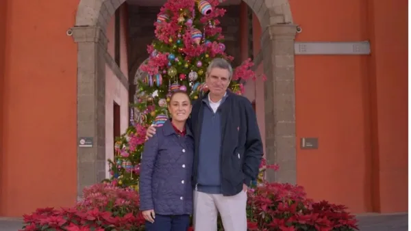 La mandataria aparece en un recorrido por Palacio Nacional, acompañada por su esposo Jesús Tarriba.