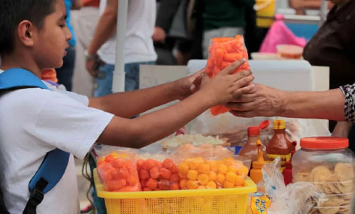 Buscan limitar la venta de comida chatarra cerca de las escuelas en Hidalgo