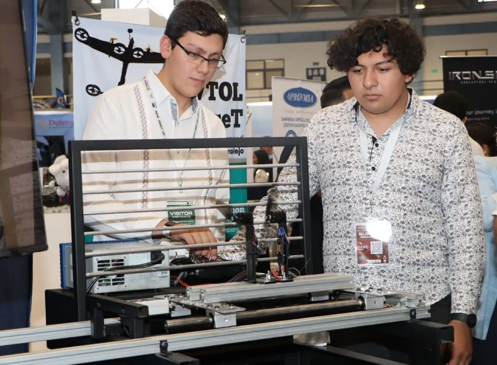 Sedeco consolida acciones para impulsar industria aeroespacial en Hidalgo