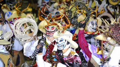 photo4988215102960413100