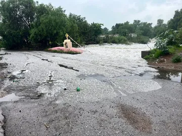 Lluvias intensas desbordan el río Salado en Tezontepec de Aldama