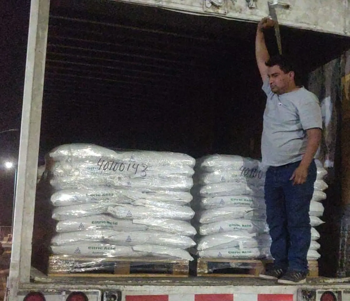 Sujetos roban tráiler; lo abandonan por no llevar mercancía de valor