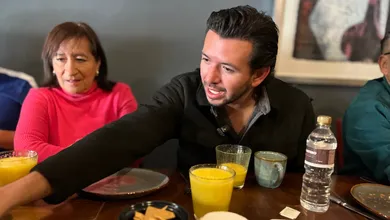 Miguel Tello Vargas durante conferencia de prensa explicando los detalles del amparo apócrifo y la denuncia ante la PGJEH.
