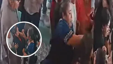 Regidora agrede físicamente a empleada en presidencia de San Salvador.