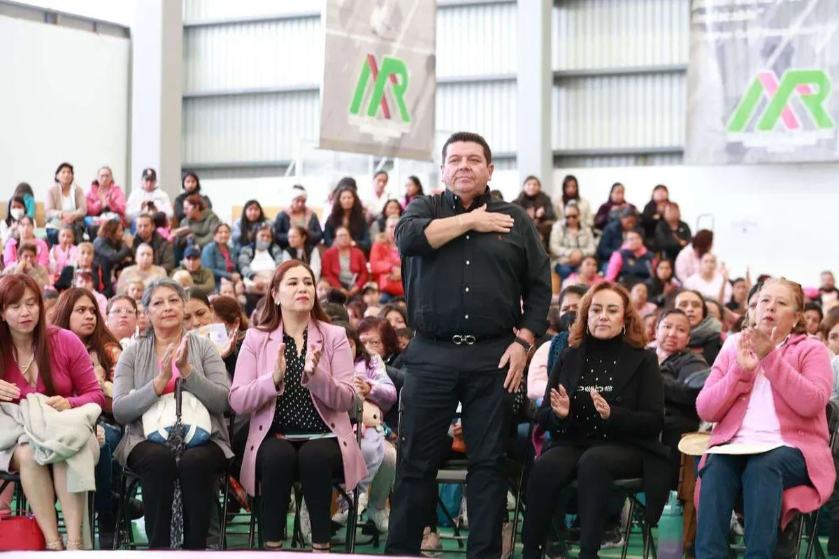 Entregan Apoyos del Programa Aguinaldo Rosa en Mineral de la Reforma