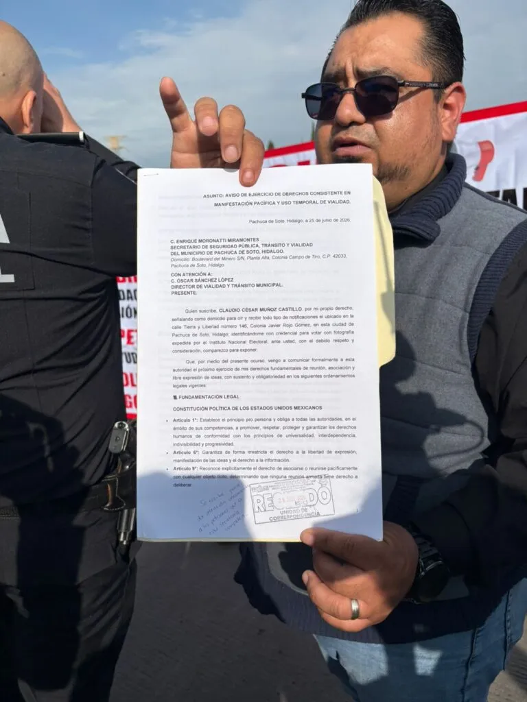 Vecinos estallan y bloquean el bulevar Minero por obras inconclusas en Pachuca
