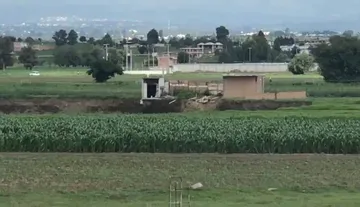 Socavón en Puebla crece y colapsa casa