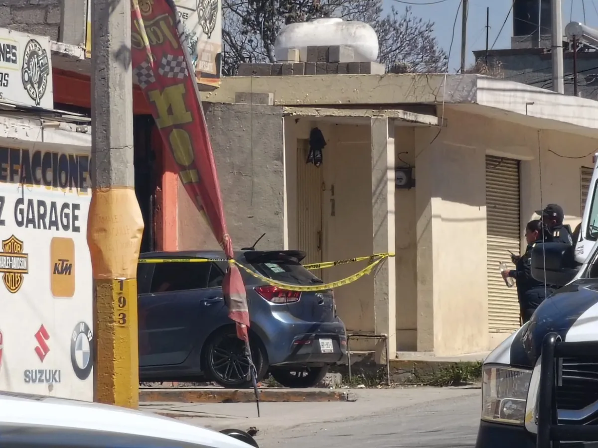 Cierran vialidad en Atotonilco de Tula tras doble homicidio en taller