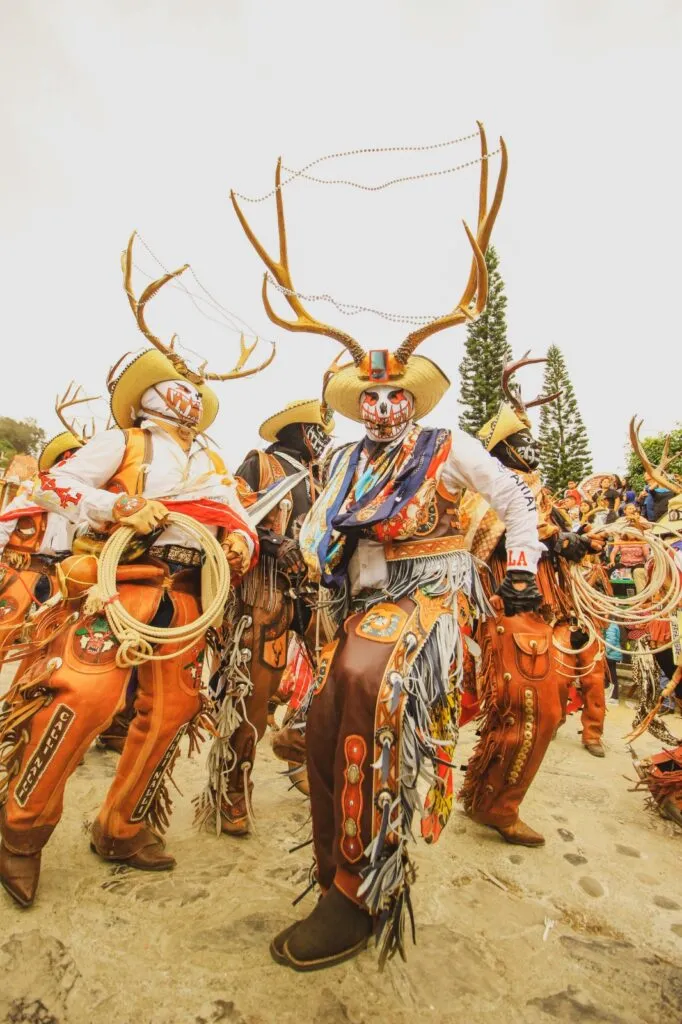 De Hidalgo a Guanajuato: los cuernudos de Calnali toman el Cervantino