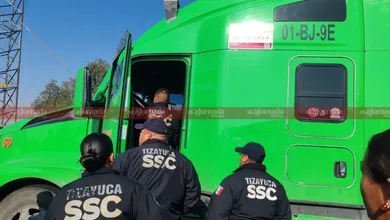 La México-Pachuca fue tomada por policías tras el robo de un tráiler que desató una persecución a gran escala.
