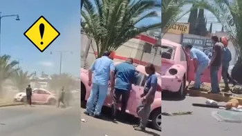 El Beetle rosa terminó fuera del camino tras el choque registrado en la bajada de San José, en Tulancingo.