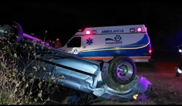 Vuelca camioneta, sobre vialidad en límites entre Temascalapa y Tizayuca