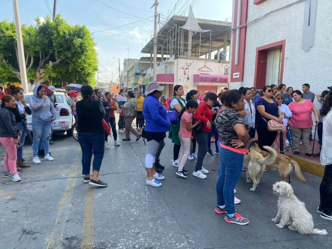 Mixquiahuala: padres de familia toman alcaldía; exigen devolución de dinero