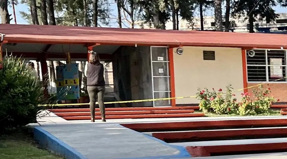 Roban dos secundarias en Tepeji del Río; sustraen instrumentos y equipo electrónico