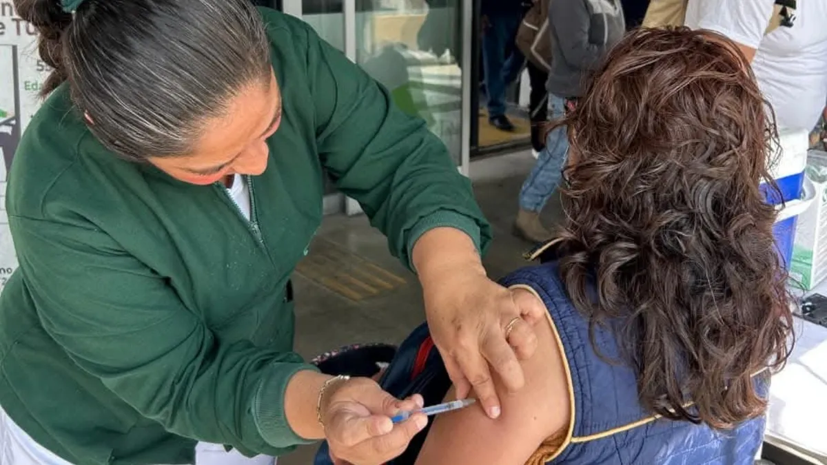 Módulo de vacunación contra influenza y Covid en Pachuca