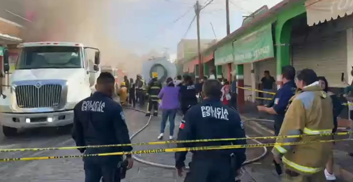 Ixmiquilpan: incendio consume zapatería; aún sin controlar el fuego