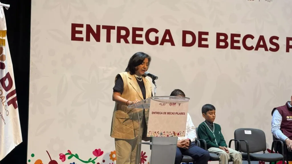 ¡Apoyo para estudiantes! DIF Hidalgo entrega 305 becas PILARES en 17 municipios