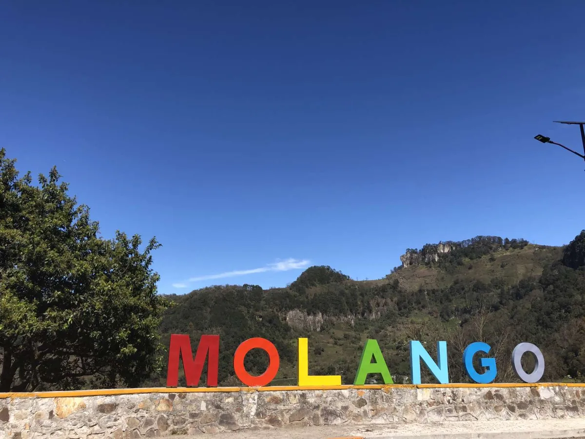 Vecinos mantienen bloqueo en mina de manganeso en Molango