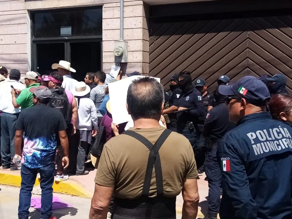 Pobladores de San Agustín Tlaxiaca protestan por entrega de pozo a CAASIM