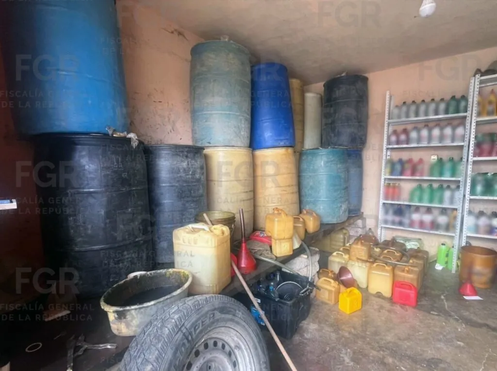 Tenango de Doria: FGR asegura tambos y mil litros de combustible