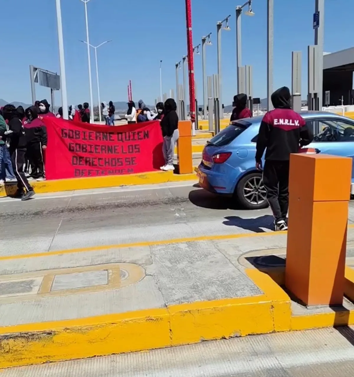 Alumnos de El Mexe vuelven a tomar caseta de San Alejo tras días de protestas y daños a la SEPH