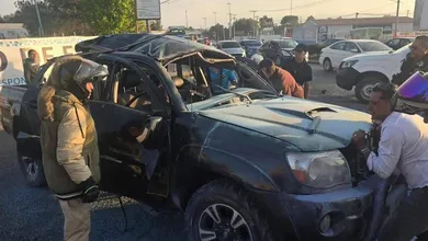 Camioneta estalla en movimiento y provoca cierre en la México-Pachuca