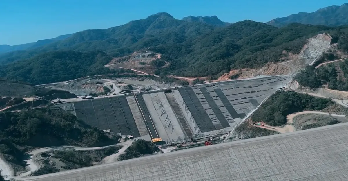 AMLO sobrevuela presas Picachos y Santa María en Sinaloa