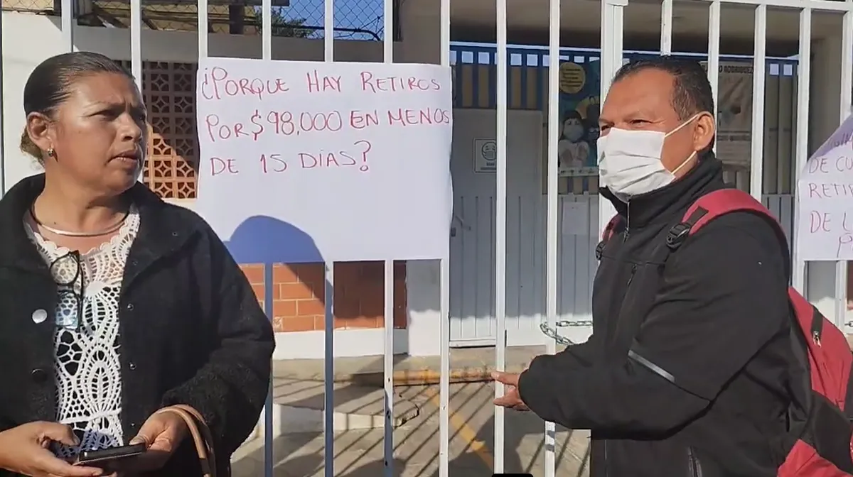 Padres de familia cierran primaria en Hidalgo; te decimos porqué