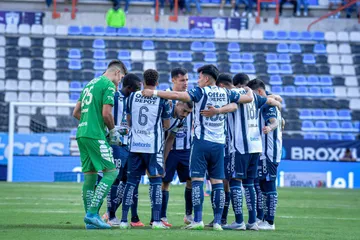 Foto de jugadores del Pachuca que enfrentarán en vivo al Cruz Azul la noche de este sábado.