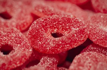 Alimentos con colorante rojo número 3 y porque fue prohibido por la FDA en Estados Unidos