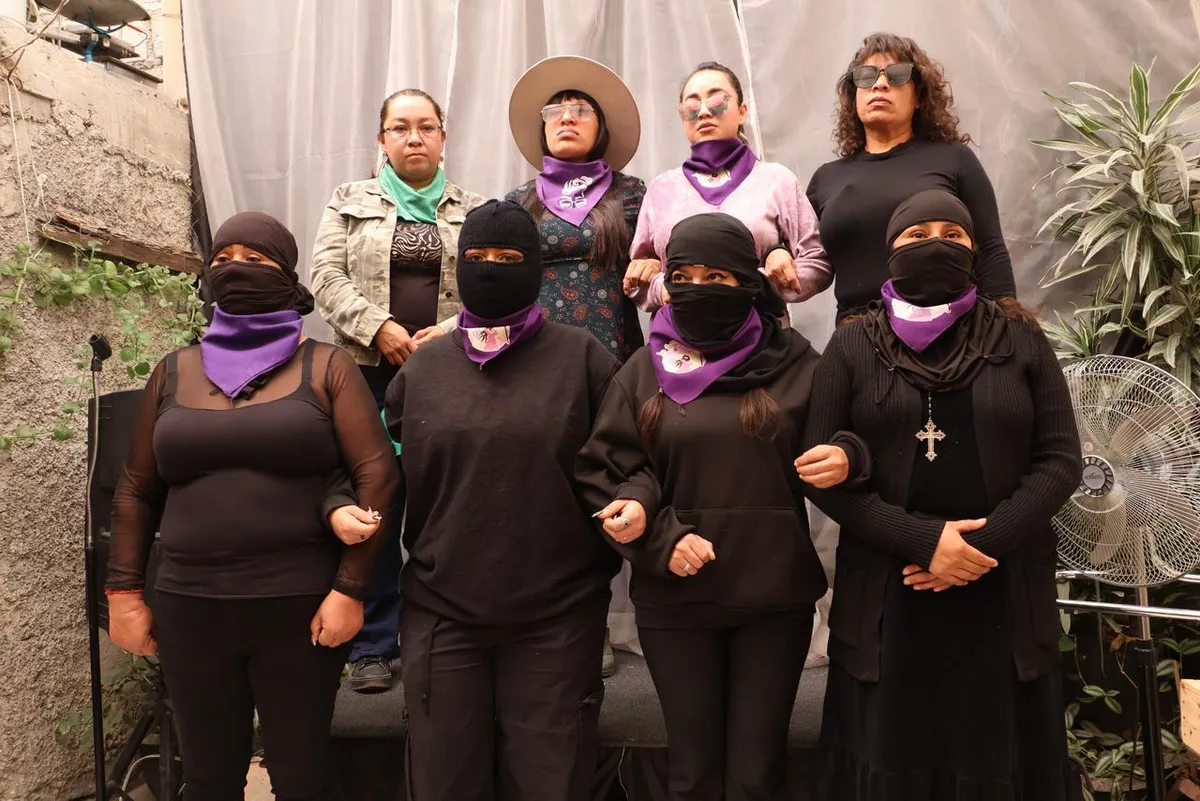 Integrantes de colectiva feminista en rueda de prensa