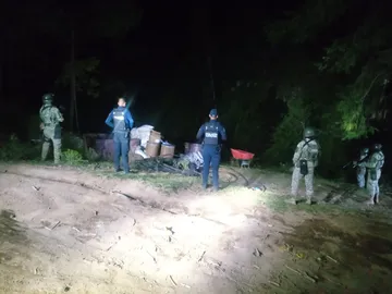SSPH halla laboratorio clandestino en Acaxochitlán; incautan sustancias químicas