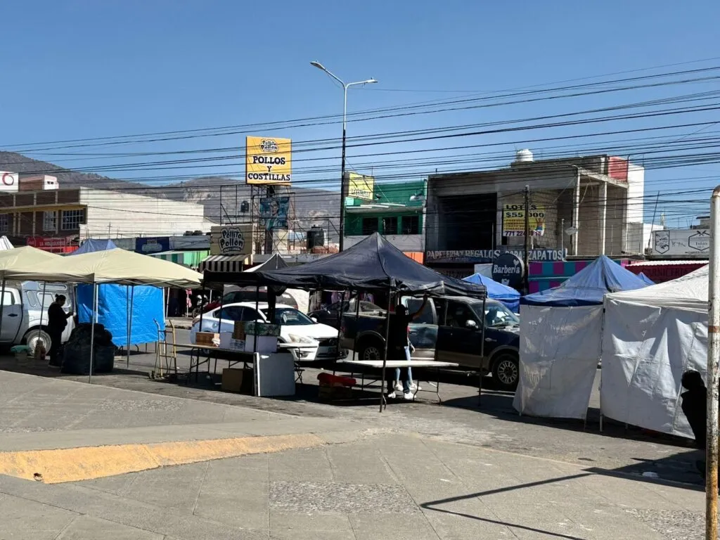 Pachuca: Conflicto entre comerciantes por espacios en El Palmar deja enfrentamientos y operativo permanente