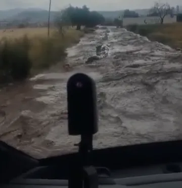 Recrote temporal en ruta alimentadora 15 b por inundaciones
