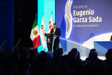 Llama FEMSA a construir acuerdos frente a los retos económicos y tecnológicos de México