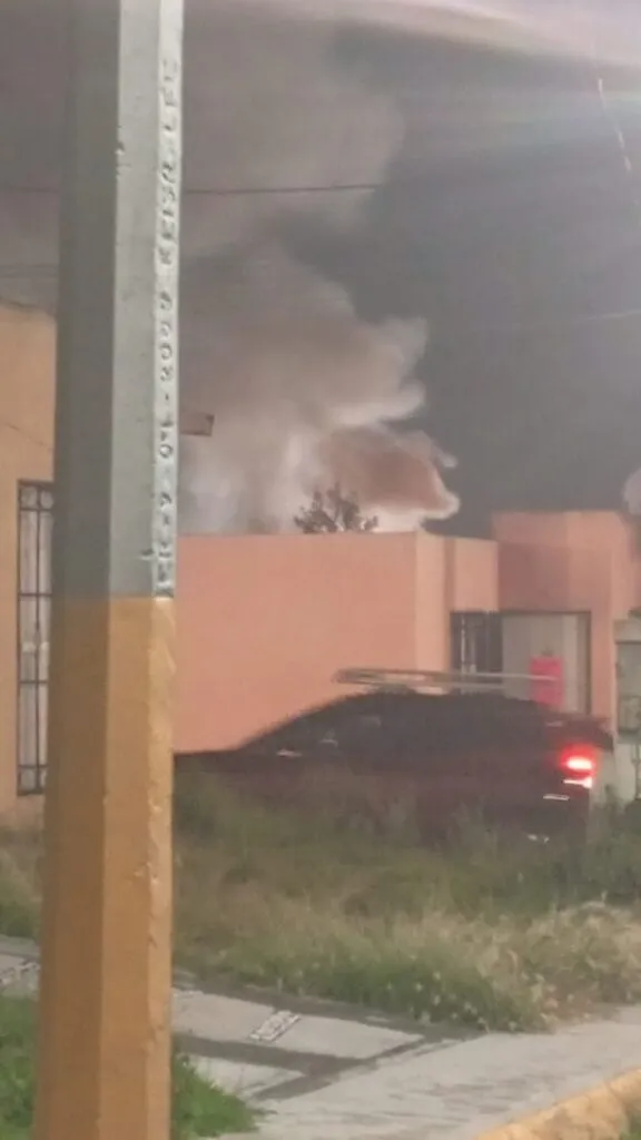Incendio consume vivienda en Haciendas de Tizayuca