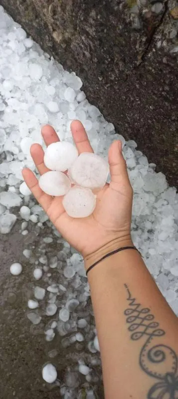 Granizada deja daños en vehículos y viviendas de Ixmiquilpan