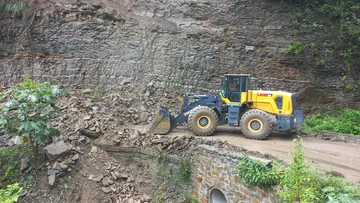 Despliegan maquinaria en Hidalgo para rehabilitar caminos afectados por lluvias