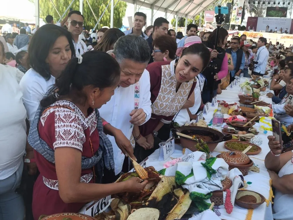 Julio Menchaca anuncia la creación de un Centro Gastronómico y Turístico en Santiago de Anaya durante la 44 Muestra Gastronómica