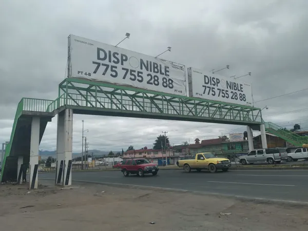 Publicidad en puentes peatonales de Tulancingo