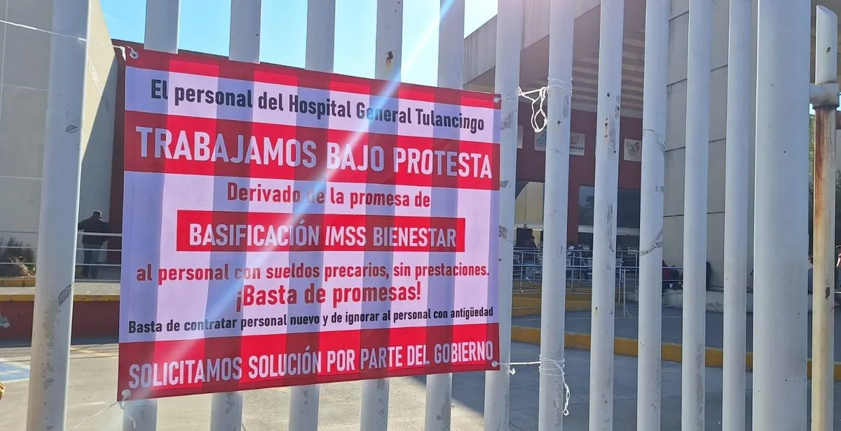 En hospitales de Hidalgo colocan lonas para exigir basificación al IMSS-Bienestar