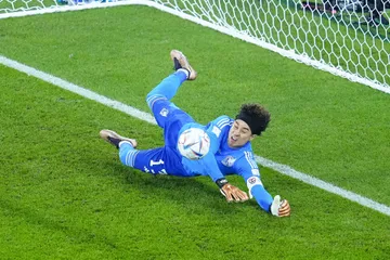 Guillermo Ochoa salva al Tri