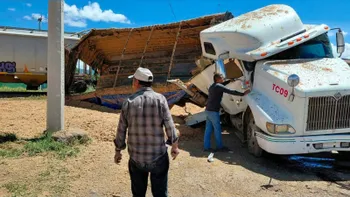 Tren embiste tráiler en Acopinalco