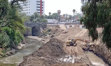 Pobladores piden correcto tratamiento de residuos de la obra en el río Tula