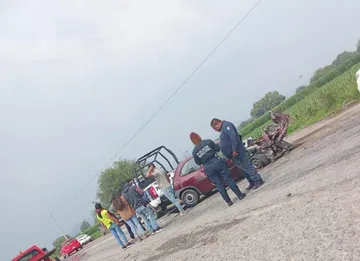 Fuerte accidente en la carretera Tula–Tlahuelilpan deja un Chevy destrozado