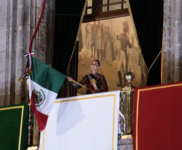 Grito de Sheinbaum reúne a más de 300 mil personas en el Zócalo