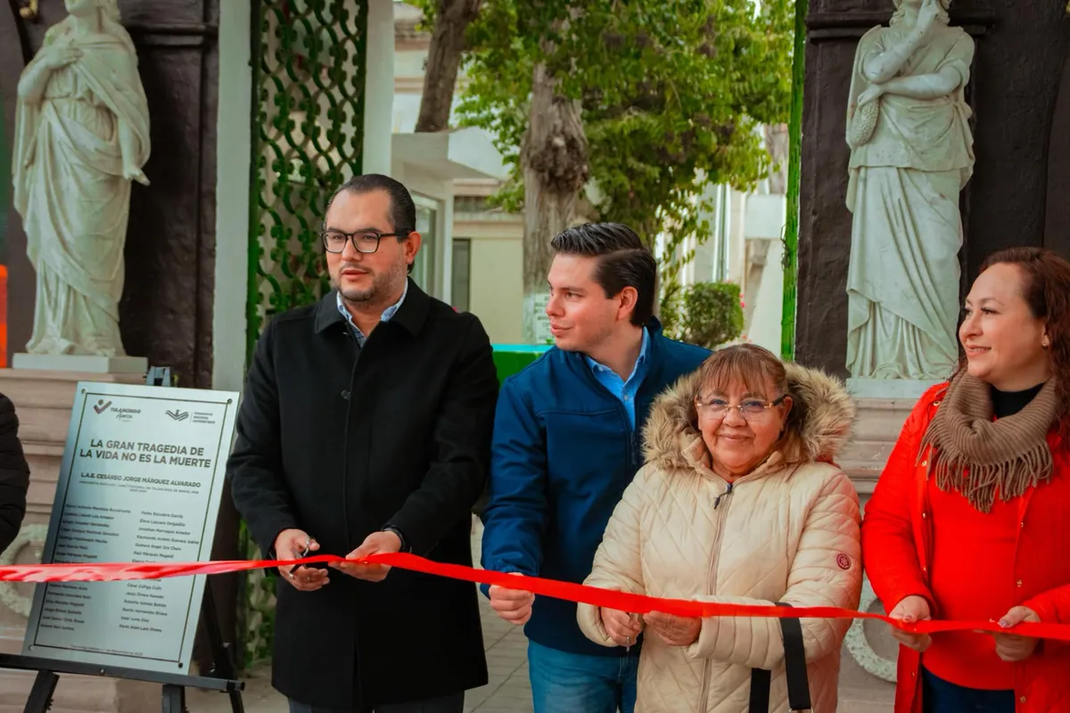 Tulancingo: alcaldía patrocina mural en panteón con nueva organización “universitaria”