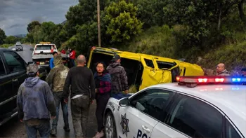 Camioneta volcada