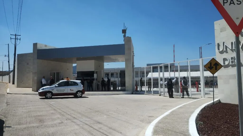 Julio Menchaca, gobernador de Hidalgo, inaugura la Prepa 8 de la UAEH en Acaxochitlan