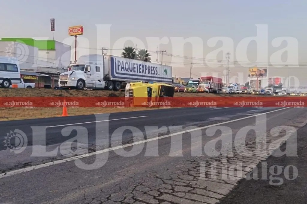 Volcadura en la México-Pachuca afecta circulación en ambos sentidos